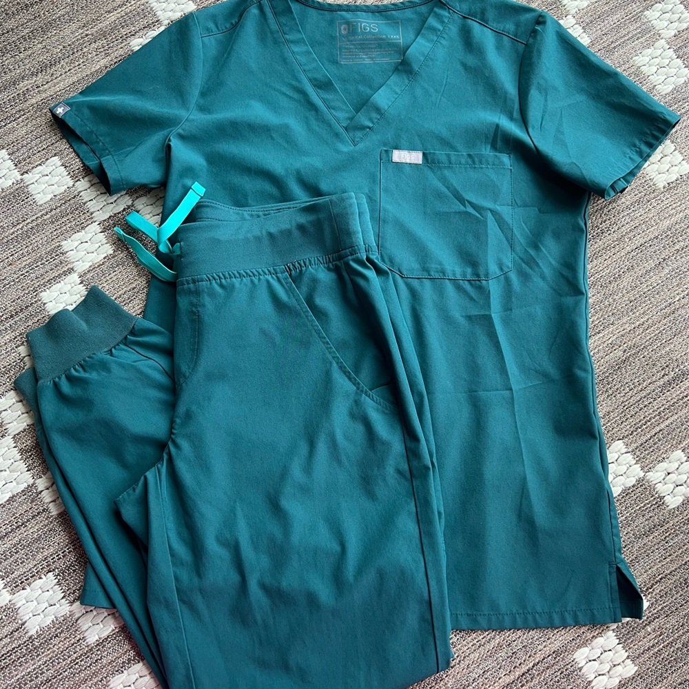FIGS Caribbean Blue FIONLITE Scrub Set XSP